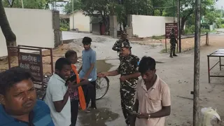 भारत-नेपाल सीमा पर आवाजाही फिर शुरू