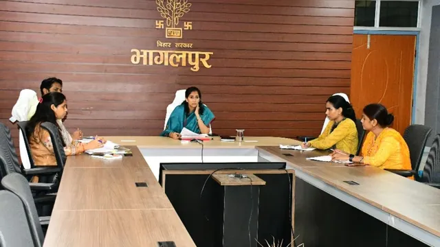 सब्जी व दूध किसानों की बदलेगी किस्मत; भागलपुर DM ने कहा- प्रोसेसिंग यूनिट व काम्फेड आउटलेट के लिए जमीन खोजिए
