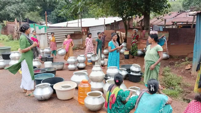 पश्चिमी सिंहभूम के गाड़ा हाटिंग में पानी का संकट गहराया, 300 परिवारों को सिर्फ 2 घंटे मिल रहा पानी

