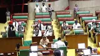 विधानसभा में बोलते हुए विपक्ष के नेता प्रताप सिंह बाजवा।