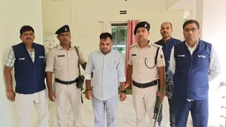 4000 लेते धराया सदर अंचल का प्रभारी नाजिर