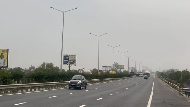 Delhi-Meerut Expressway को लेकर बड़ा अपडेट: मेरठ की तरफ से वाहनों का संचालन जारी, गाजियाबाद की तरफ से किया गया बंद
