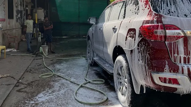 नोएडा के अवैध कार वाशिंग सेंटरों पर NGT सख्त, अधिकारियों से मांगी पूरी कम्प्लायंस रिपोर्ट