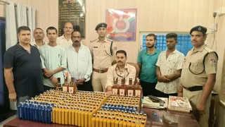मगध एक्सप्रेस से 60.36 लीटर अंग्रेजी शराब बरामद।