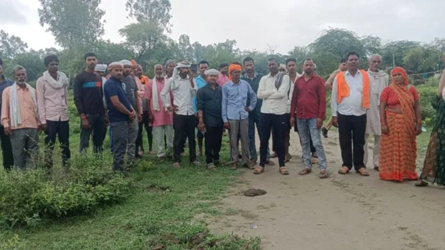 हरदोई: गंगा में डूबे दो युवकों में से एक का शव पांच दिन बाद मिला, दूसरे की तलाश अभी भी जारी
