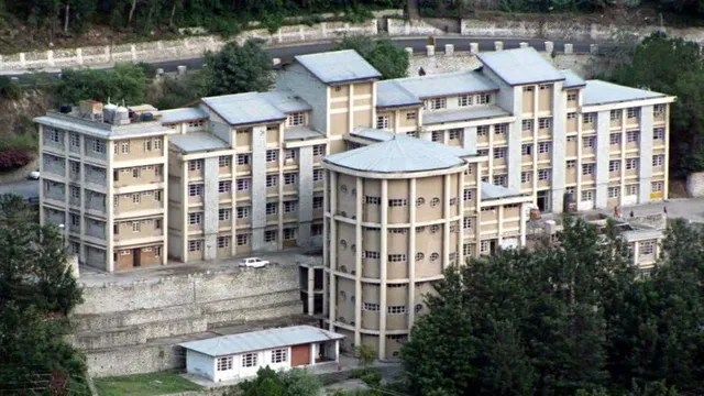 हिमाचल: खनेरी अस्पताल में विशेषज्ञ डॉक्टरों का अभाव, मरीजों को इलाज के लिए भटकना पड़ रहा
