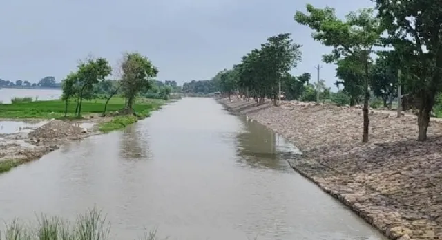 कुशीनगर में नारायणी नदी का बढ़ा जलस्तर, ठोकरों पर मंडराया खतरा
