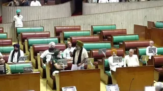 पंजाब विधानसभा में बोलते हुए परगट सिंह।