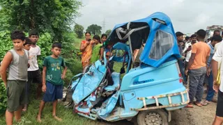 दुर्घटनाग्रस्त टेंपो की स्थिति। (जागरण)