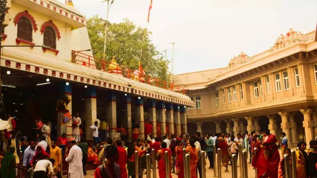 विंध्यवासिनी मंदिर से तत्काल प्राइवेट CCTV कैमरे हटाने के निर्देश, न मानने वालों पर होगी सख्त कार्रवाई
