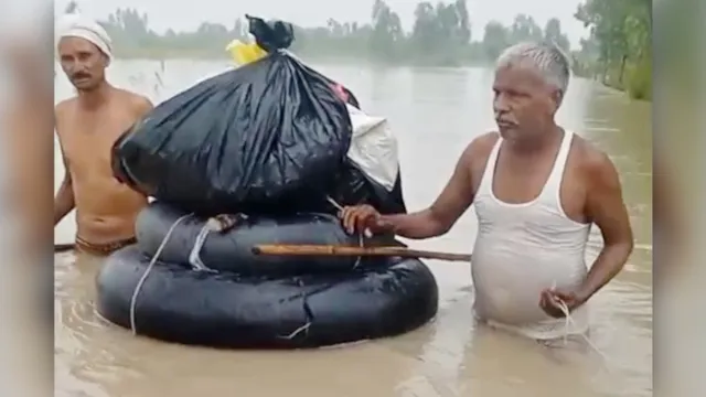 नाव बंद, ट्यूब बनी सहारा: गंगा का जलस्तर बढ़ते ही खादर क्षेत्र में राशन और चारे का संकट, फसलें जलमग्न