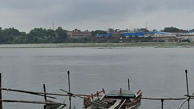 आगरा में खतरे के निशान को छूने को बेताब यमुना, 23 गांवों को किया सतर्क; प्रशासन ने की तैयारी