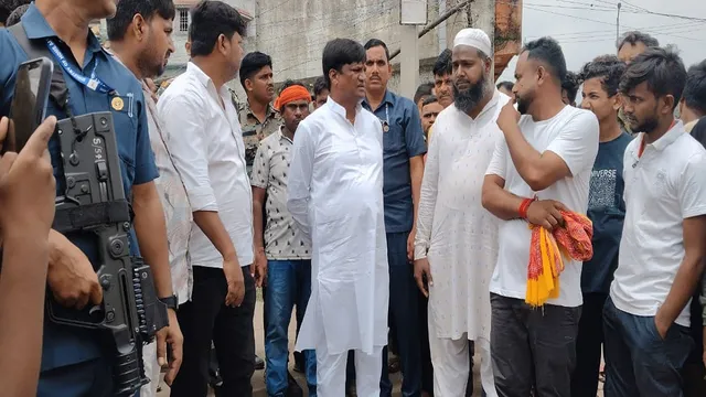 छाताबाद भू-धंसान का जायजा लेने पहुंचे धनबाद सांसद ढुलू महतो, महिलाओं के विरोध से मचा हंगामा
