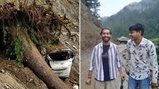 बरोट में विशाल पेड़ गिरने से क्षतिग्रस्त कार और सुरक्षित बच निकले युवक। जागरण