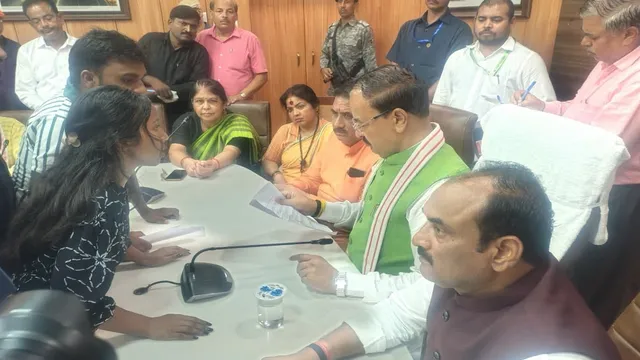 'राहुल अपने दादा की कब्र पर जाएं और संगम स्नान करें', उप मुख्यमंत्री केशव मौर्य ने प्रयागराज में नेता प्रतिपक्ष को घेरा
