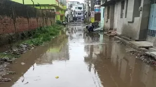 बारिश के दिनों में जलजमाव की वजह से लोगों को काफी परेशानी होती है। फाइल फोटो