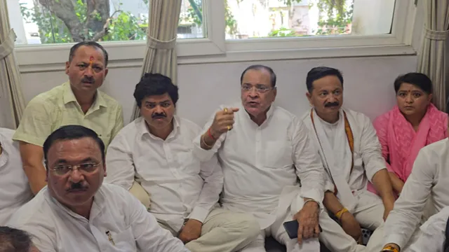 मल्लिकार्जुन खड़गे जनसभा: कार्यकर्ताओं को रोकने पर भड़के कांग्रेसी, ‘एसएसपी तेरी तानाशाही नहीं चलेगी’ के नारों से गूंजा दफ्तर
