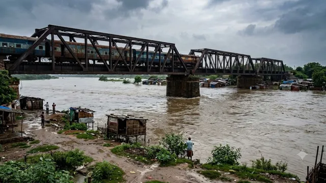 दिल्ली में तेजी से बढ़ा यमुना का जलस्तर, 24 घंटे में आया उफान; 204.09 मीटर के पार पहुंचा