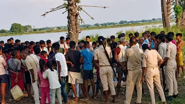 मां के पास जा रहा था मासूम, पिता ने गोद में उठाया... भोजपुर में आहर पार करते डूबे दोनों; एक साथ बुझ गया घर का चिराग