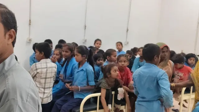 मधेपुरा में मिड-डे-मील खाने से 60 बच्चे बीमार, ग्रामीणों ने सड़क जाम कर शिक्षा विभाग के खिलाफ किया प्रदर्शन 
