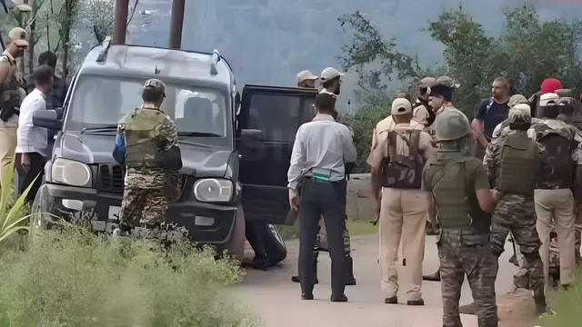 आतंकी एंगल या कुछ और? अमरनाथ यात्रा का काफिला गुजरने से पहले नाका तोड़ भागी स्कॉर्पियो, पुलिसवालों को कुचलने का प्रयास