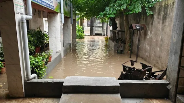15 साल से जलभराव की मार झेल रहा गुरुग्राम का यह स्कूल, बारिश में ठप हो जाती है पढ़ाई
