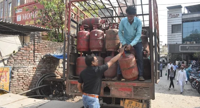 लखनऊ में इंडियन ऑयल ने शुरू की सेवा, बुकिंग के तीन घंटे में मिलेगा गैस सिलेंडर