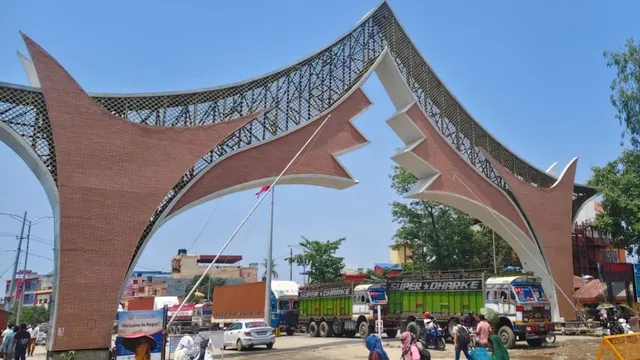 आधार कार्ड से नेपाल जाने पर लगी रोक, सिर्फ यूपी के सोनौली बॉर्डर से पहले की तरह मिल रही एंट्री
