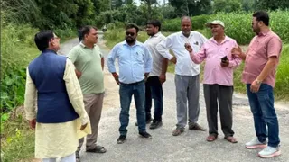 अधिकारियों ने विभिन्न पहुलुओं पर चर्चा की। फोटो: जागरण