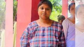 वीडियो काल पर बात करने के बाद संगीता।