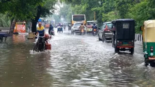 दिल्ली में अगले कुछ दिनों तक बारिश की संभावना।
