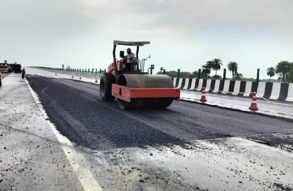 Lucknow Kanpur Expressway in Poor Condition 09UNO_21_09082026_314.JPG