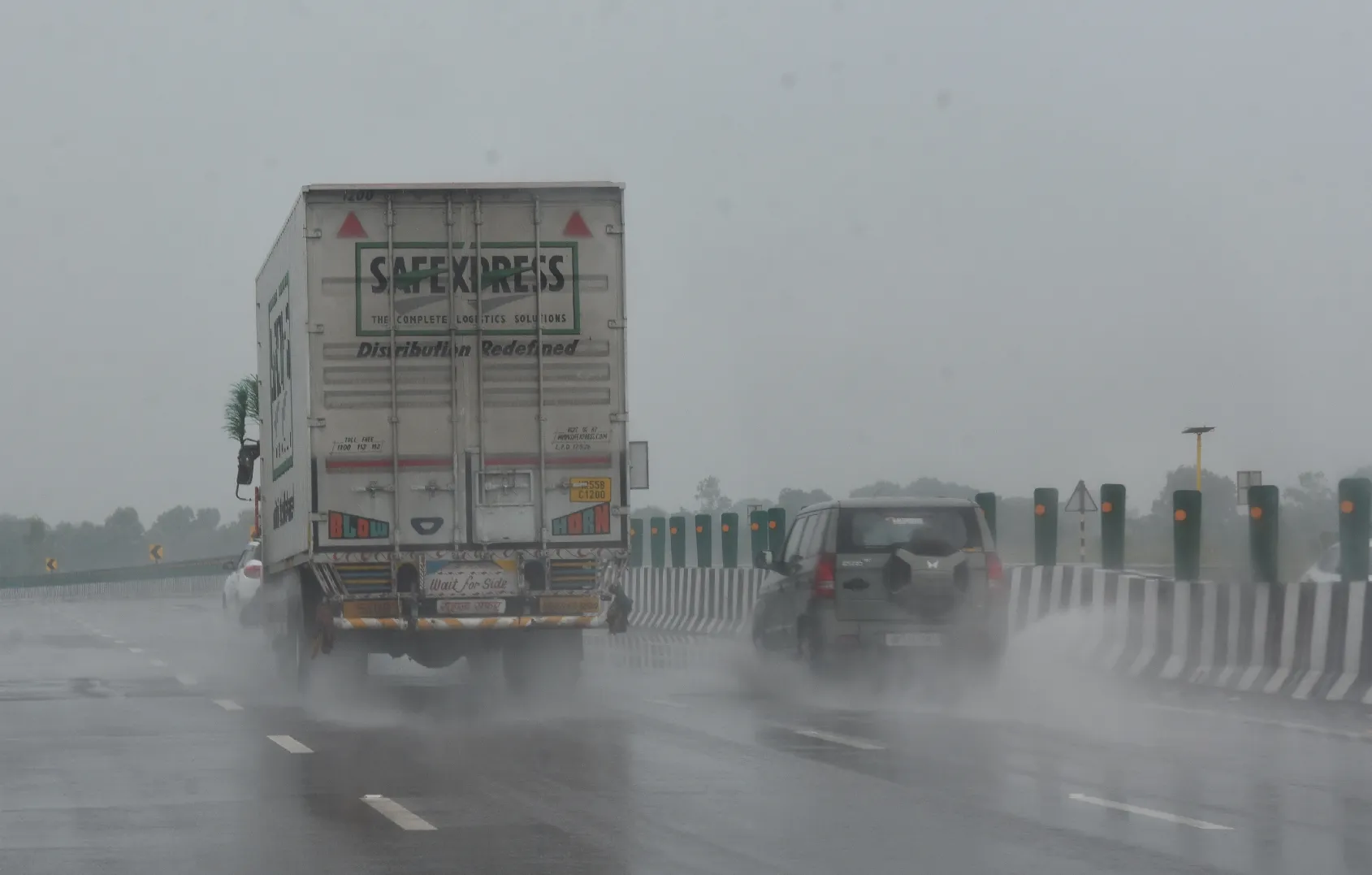 Lucknow Kanpur Expressway in Poor Condition Lucknow Kanpur Expressway in Poor Condition