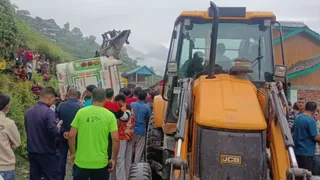 चंबा में दुर्घटनाग्रस्त हुई बस। जागरण