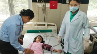 पांच साल की प्रियंका चंबा अस्पताल में उपचाराधीन।