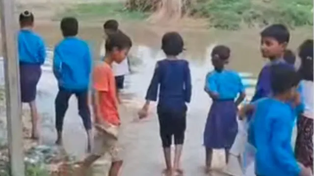 पानी में स्कूल, कीचड़ में सफर और गड्ढों में सड़क, दरभंगा में छात्रों की बढ़ी परेशानी