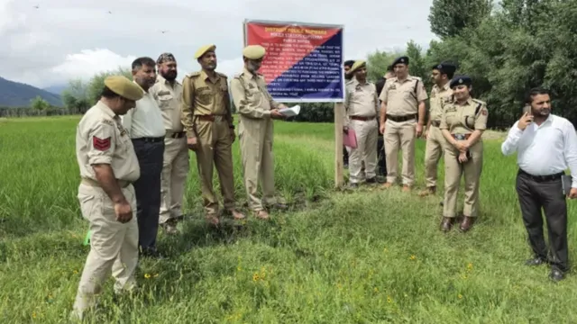 बारामूला में 18 साल पुराने आतंकी मामले में कार्रवाई, 69 लाख की संपत्ति कुर्क; फरार आरोपी के गिरफ्तारी वारंट जारी
