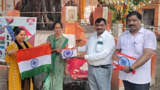 समूह की महिलाओं ने तैयार किया पांच लाख तिरंगा।