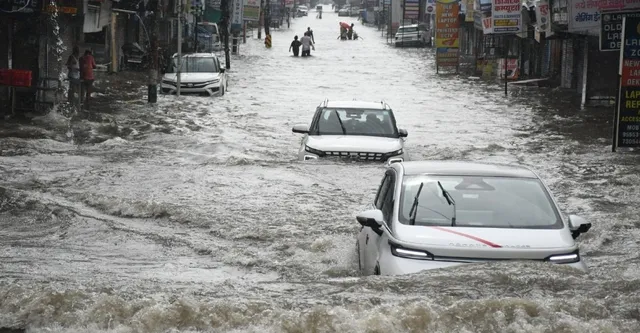 Kanpur Weather Update: कानपुर में 3 दिन बारिश का अलर्ट, मौसम विभाग ने जारी की चेतावनी
