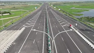 कानपुर एक्सप्रेसवे के ग्रीन फील्ड के फाइनल कंप्लीशन सर्टिफिकेट पर सवाल?