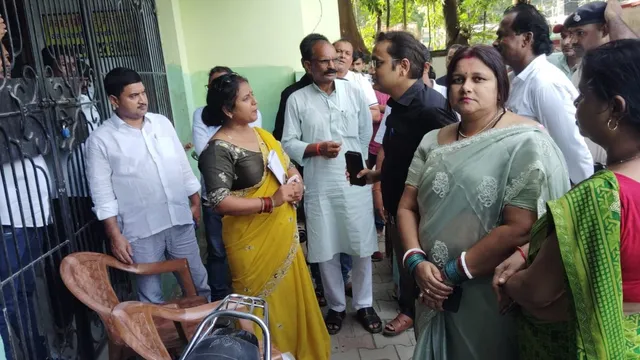 मधेपुरा नगर परिषद की बैठक में हंगामा और तालाबंदी; प्रस्ताव पंजी में गड़बड़ी पर भड़के पार्षद, अफसर भी फंसे
