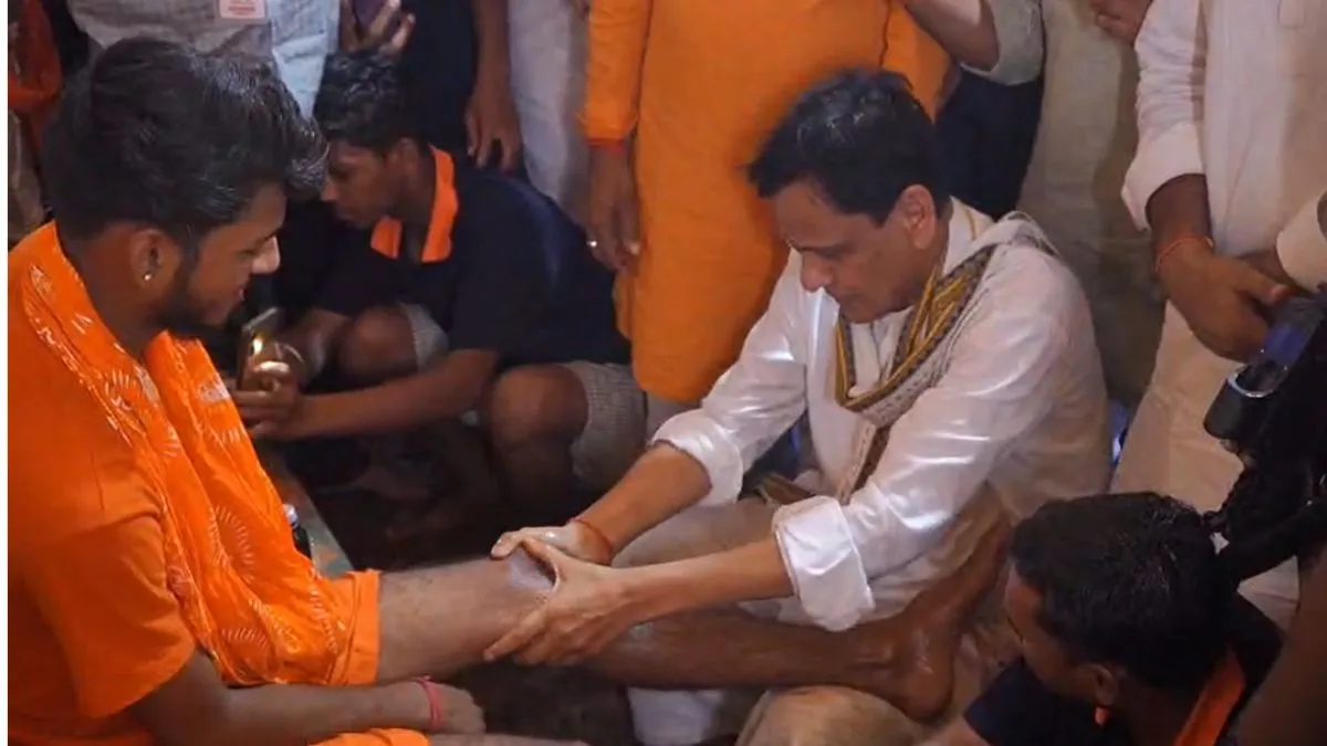 Nityanand Rai Massages Kanwariya Feet at Banka Shravani Mela