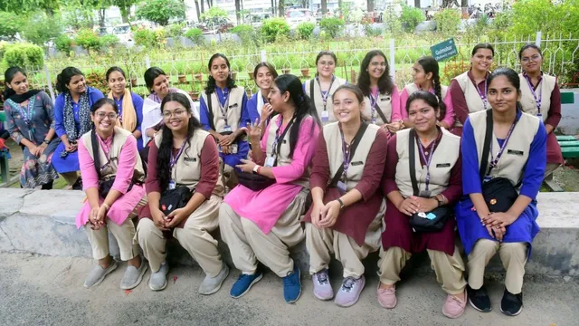 'तिरंगे के सम्मान से लेकर कलम की ताकत तक', देशभक्ति पर पटना वीमेंस कॉलेज की छात्राओं के बेबाक बोल
