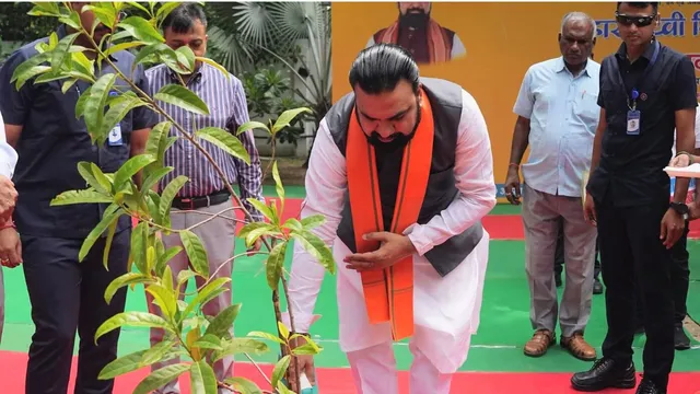 बिहार पृथ्वी दिवस 2026 पर सीएम सम्राट चौधरी ने किया पौधारोपण, पर्यावरण संरक्षण का दिया संदेश
