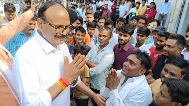 बलरामपुर जिला अस्पताल में सिर्फ दिखाने के लिए बिछाई गई चादरें, बाथरूम देख भड़के डिप्टी सीएम ब्रजेश पाठक