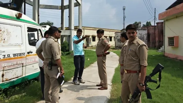 बदायूं जिला अस्पताल में बेखौफ बदमाश, इमरजेंसी ड्यूटी पर लगे डॉक्टर से दिनदहाड़े चाकू की नोक पर लूटे 25 हजार 

