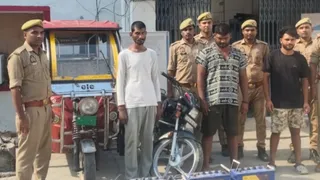 ई-रिक्शा चोरी करने वाले गिरफ्तार।