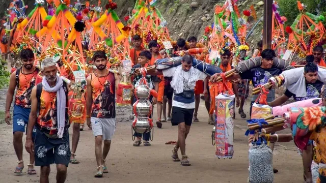भोजन-पानी से स्वास्थ्य तक 24 घंटे सुविधाएं, कांवड़ियों की सेवा में जुटी दिल्ली सरकार
