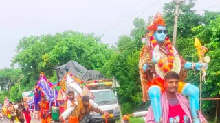 पैरों में छाले होने पर भी शिवभक्तों का उत्साह बरकरार है।
