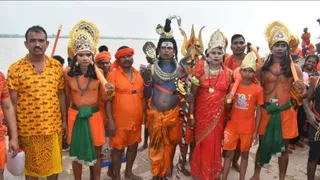 गंगा घाटों पर उमड़ा आस्था का सैलाब।